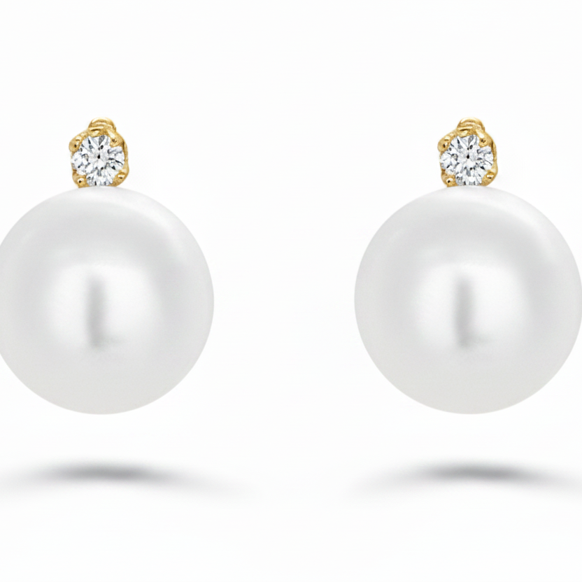 14k gold stud earrings with 8.5 mm pearls and 0.04 cts diamonds