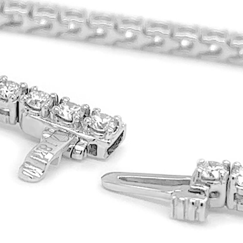 14k white gold tennis bracelet with 64 round brilliant diamonds totaling 2.67 cts