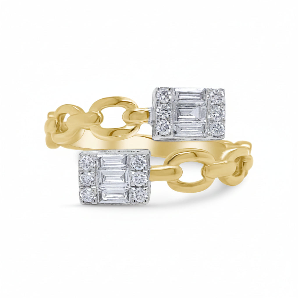 18k white and yellow gold ring with 0.32 cts illusion-set diamonds in a you-and-me design