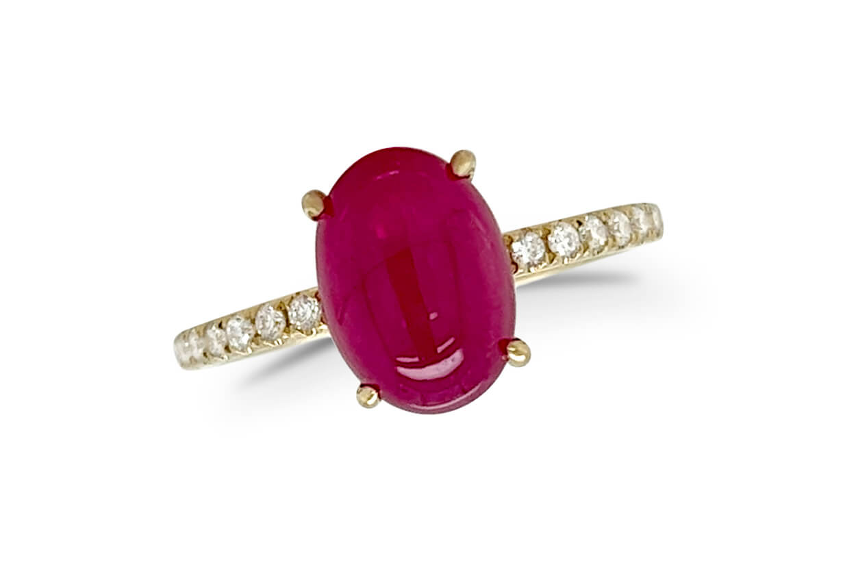 Ring 18kt Gold Oval Cabochon Ruby & Diamonds Band