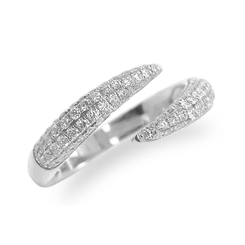 18k gold ring with diamonds set in claw prongs for a clean, structured look