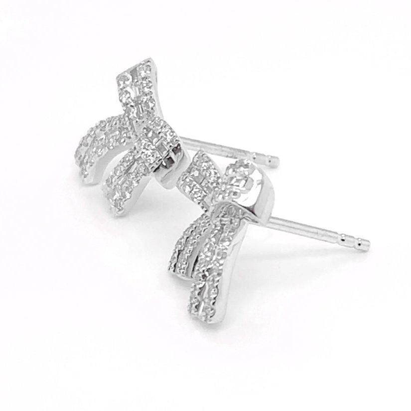 18k white gold bow stud earrings with diamond accents totaling 0.34 cts