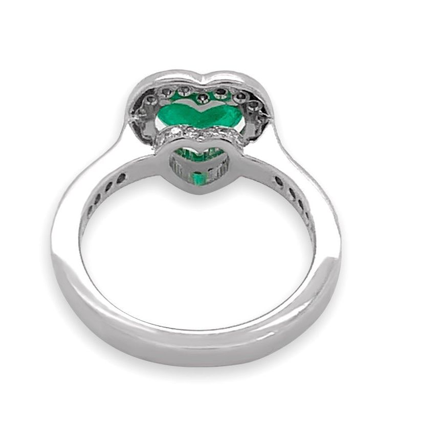 18k gold ring with a heart-shaped emerald surrounded by diamonds