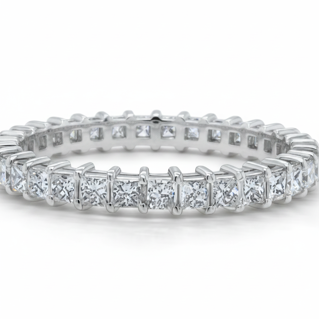 Eternity band in 18k white gold with princess-cut diamonds