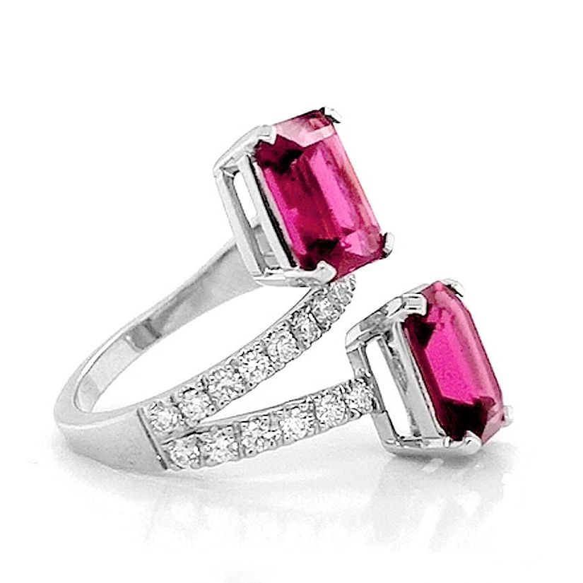 18k gold ring featuring a purple garnet center with pavé diamonds