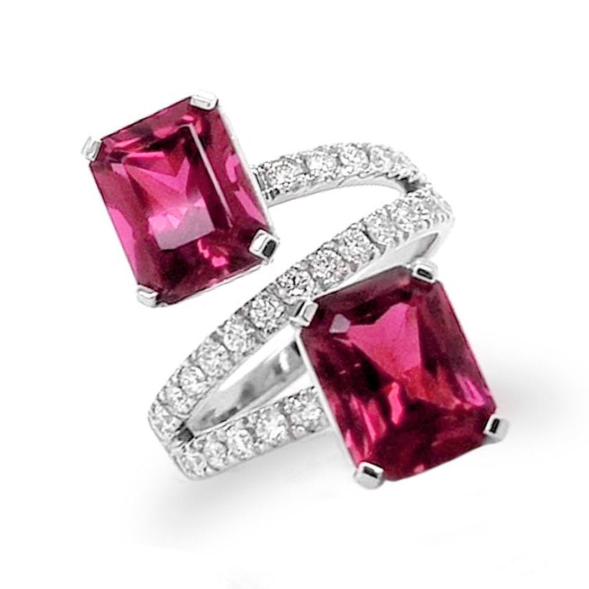 18k gold ring featuring a purple garnet center with pavé diamonds