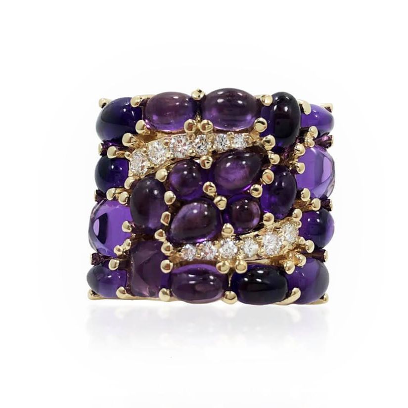 18k yellow gold ring with bezel-set amethyst and pavé round brilliant diamond accents