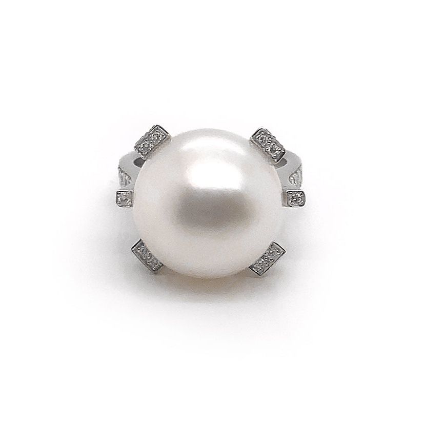 18k white gold ring with South Sea pearl and diamond accents