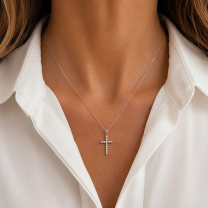 18k gold cross pendant with 0.27 ctw round brilliant diamonds by Diamond Tales