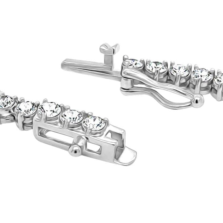 18k gold graduated diamond necklace with 13.19 ctw round brilliant diamonds by Diamond Tales