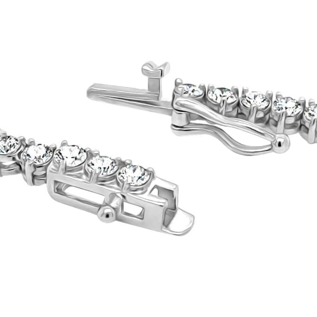 18k gold graduated diamond necklace with 13.19 ctw round brilliant diamonds by Diamond Tales