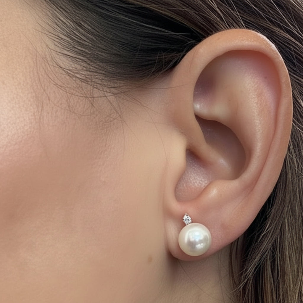 14k gold stud earrings with 8.5 mm pearls and 0.04 cts diamonds