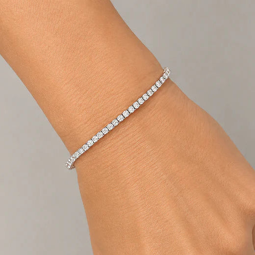14k white gold tennis bracelet with 64 round brilliant diamonds totaling 2.67 cts