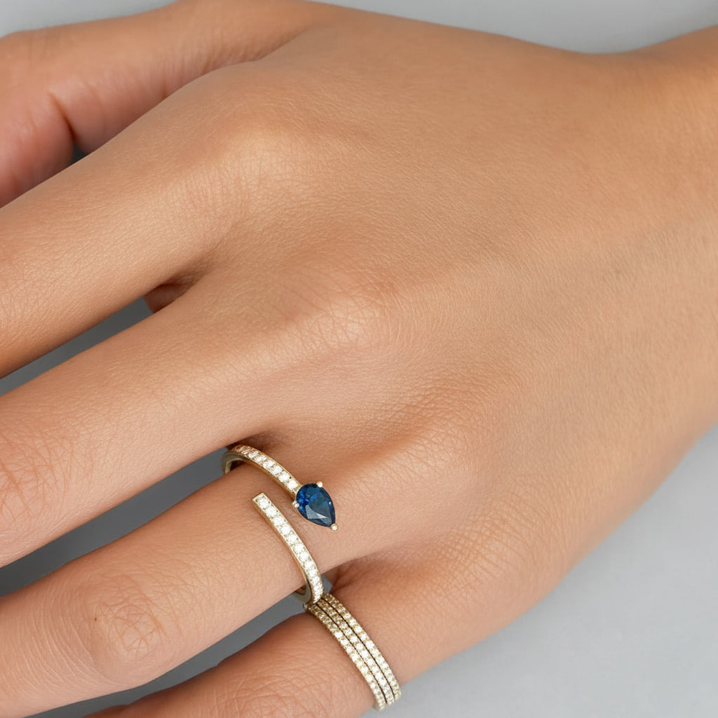 18k yellow gold ring with seven blue sapphires (0.20 cts) and seven diamonds (0.16 cts)
