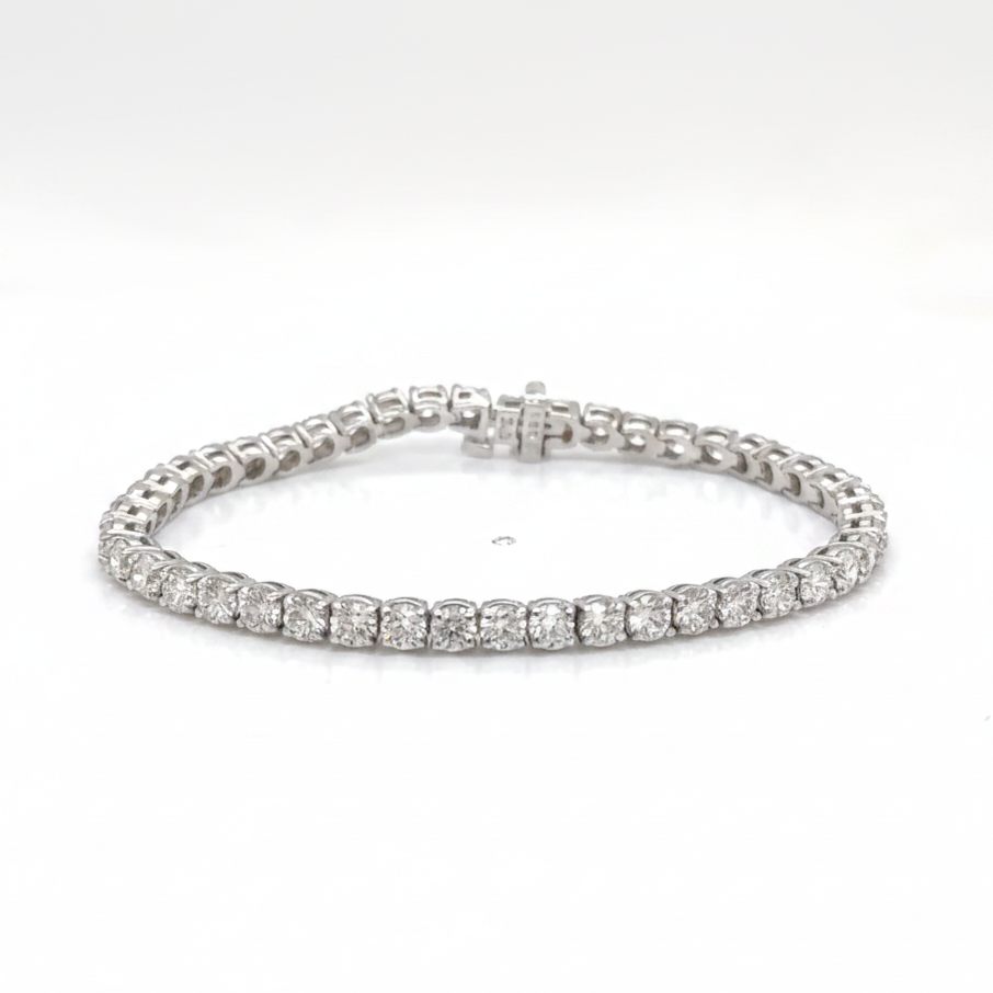 18k white gold tennis bracelet with 42 round brilliant diamonds totaling 6.40 cts