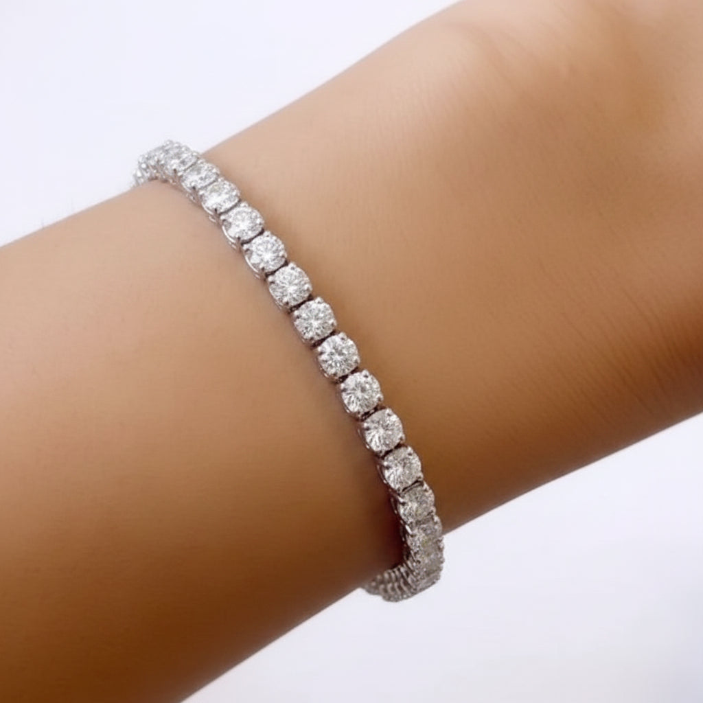 18k white gold tennis bracelet with 42 round brilliant diamonds totaling 6.40 cts