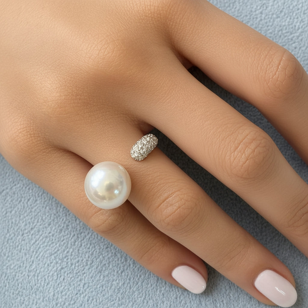 18k white gold ring with 12 mm South Sea pearl and 0.31 cts diamonds