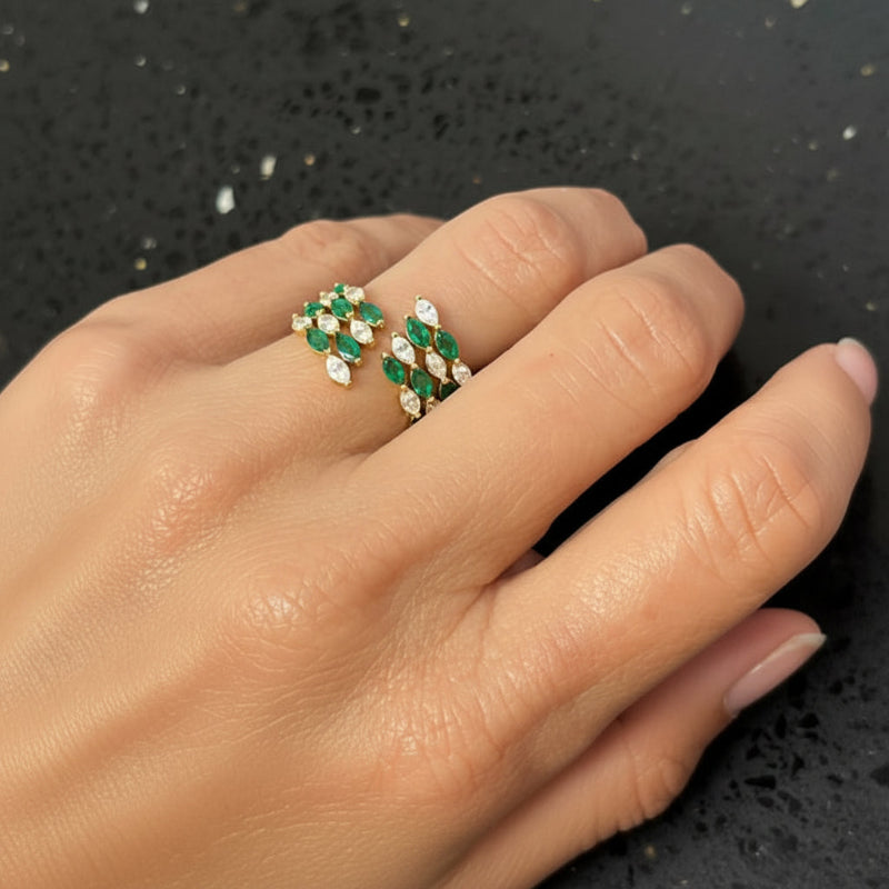 18k yellow gold ring with alternating emeralds and round diamonds band