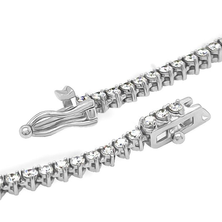 18k gold graduated diamond necklace with 5.20 ctw round brilliant diamonds by Diamond Tales