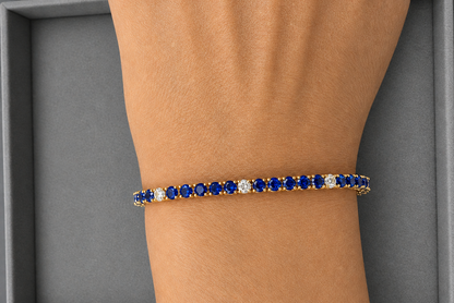 Sapphire and diamond tennis bracelet in 14kt yellow gold, detail view
