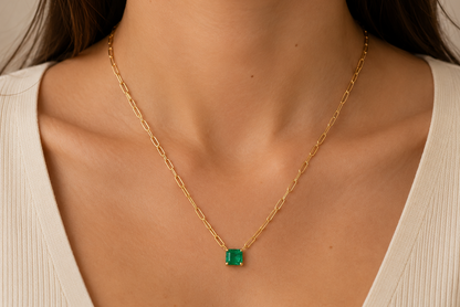 emerald paper clip chain necklace in 14k gold, detail view