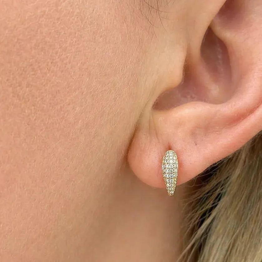 14k gold stud earrings with claw setting and central diamond