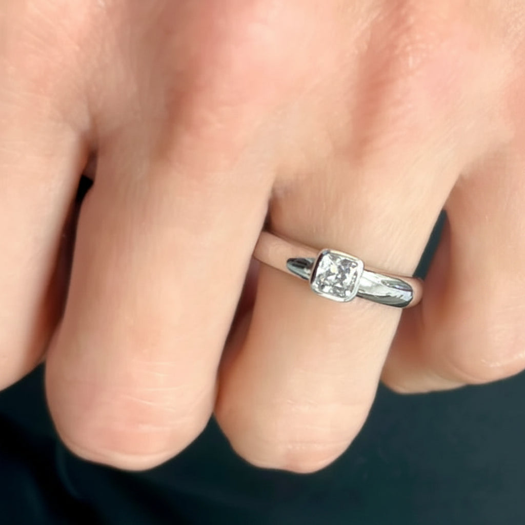 cushion-cut-diamond-solitaire-platinum