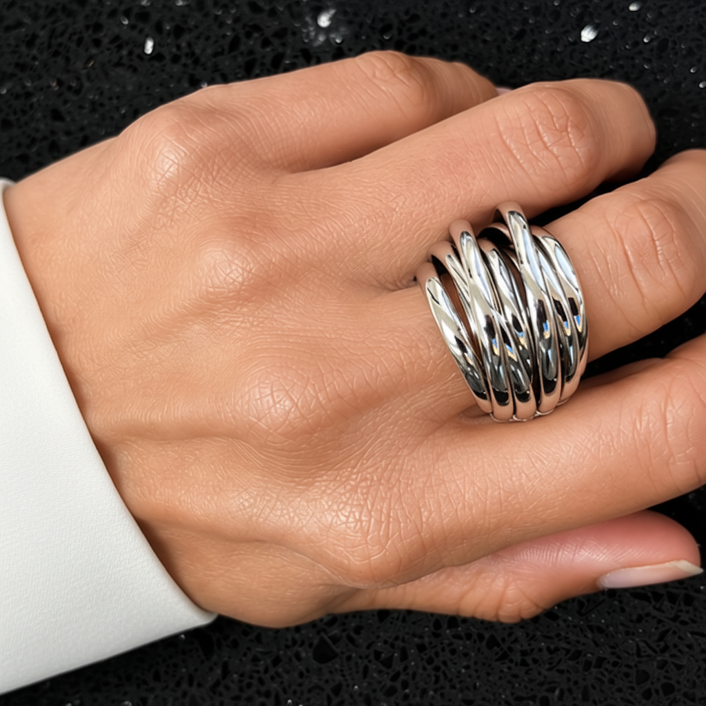de GRISOGONO Allegra ring in 18k white gold