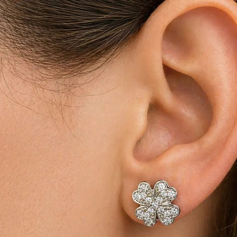 18k gold clover-shaped stud earrings with diamond pavé