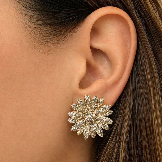 Floral round diamond stud earrings in 18k yellow gold – Diamond Tales