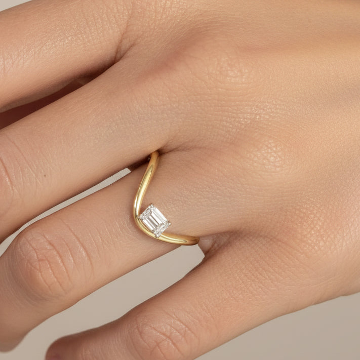 18k yellow gold solitaire ring with an emerald-cut diamond of 0.42 carats