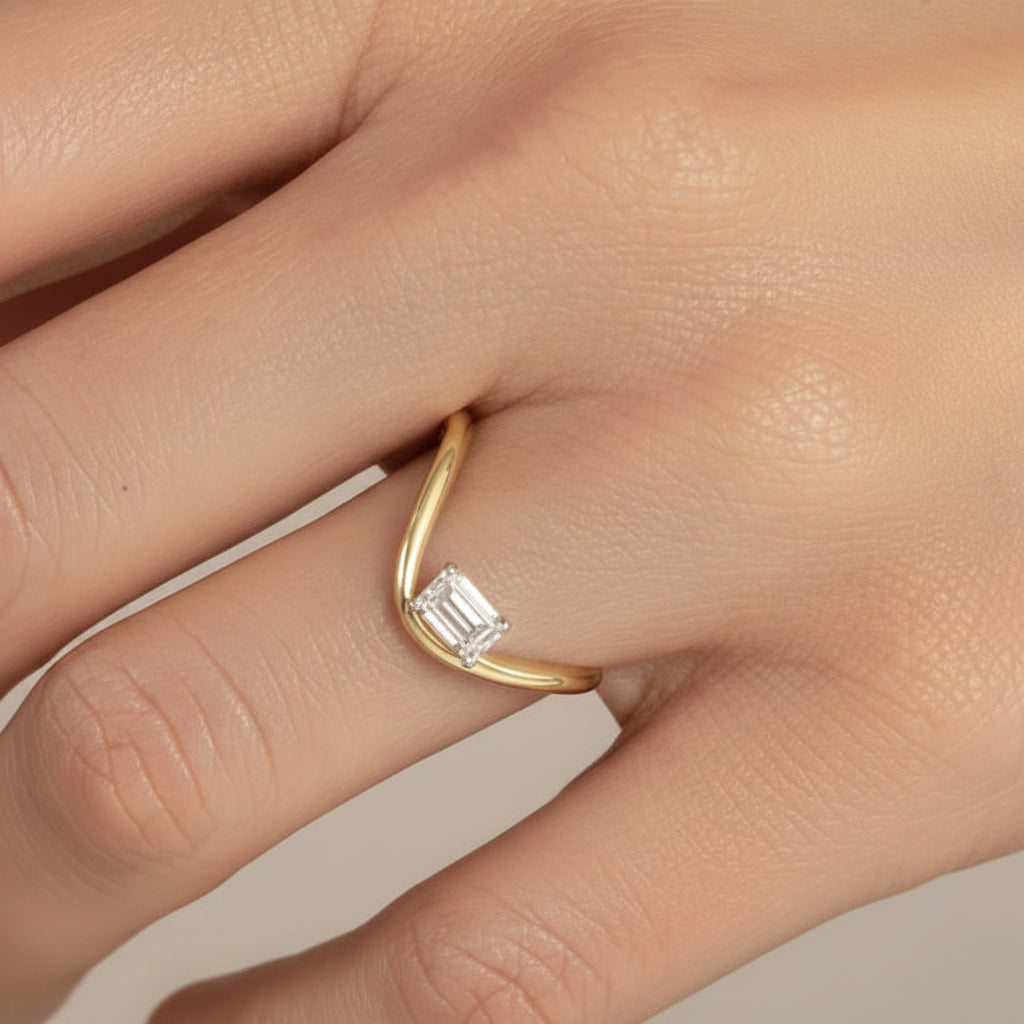 18k yellow gold solitaire ring with an emerald-cut diamond of 0.42 carats