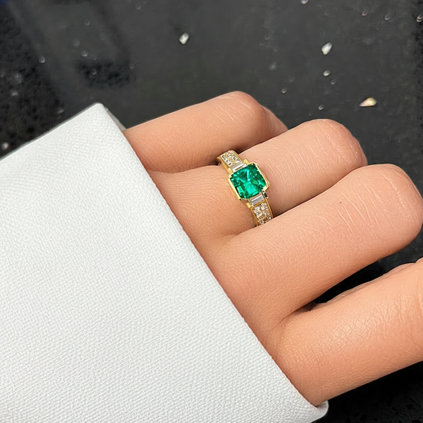 18k yellow gold ring with emeralds and diamonds