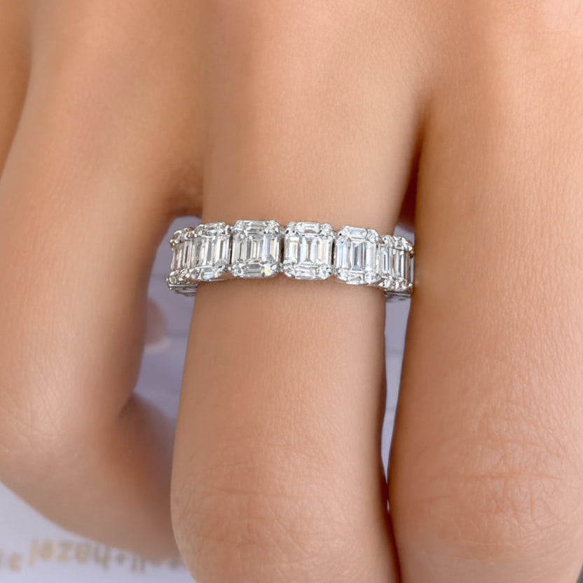 18k white gold eternity ring with emerald illusion diamond setting