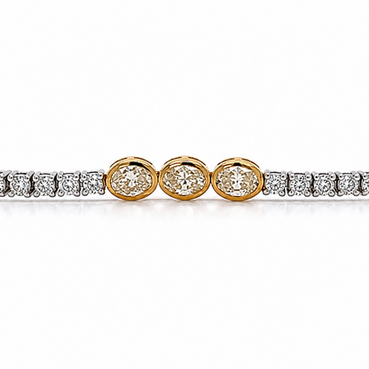 Detail of the alternating yellow gold and white gold diamond settings