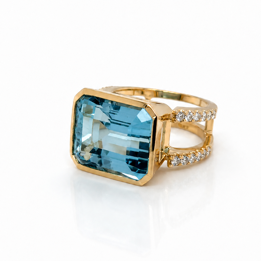12.64 ct GIA aquamarine and diamond split shank ring in 18k yellow gold, front view