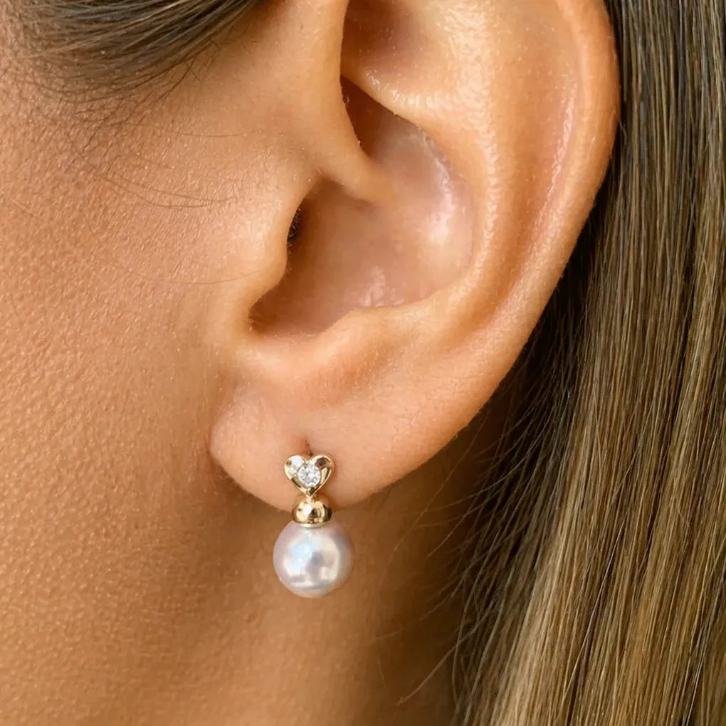 18k gold stud earrings with grey pearls and diamond heart accents