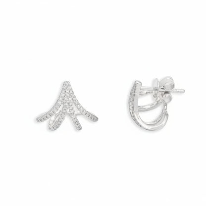 14k white gold lobe stud earrings with claw-set central diamonds