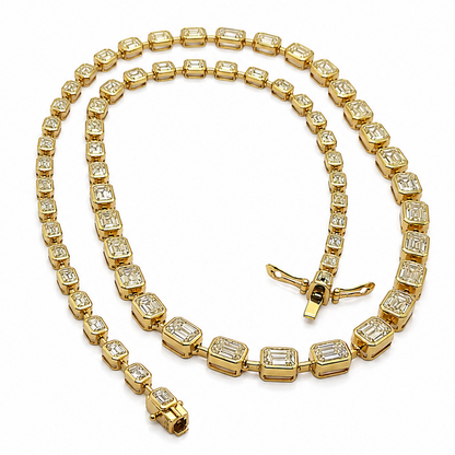 Clasp and graduation detail of the Fancy Yellow diamond tennis necklace