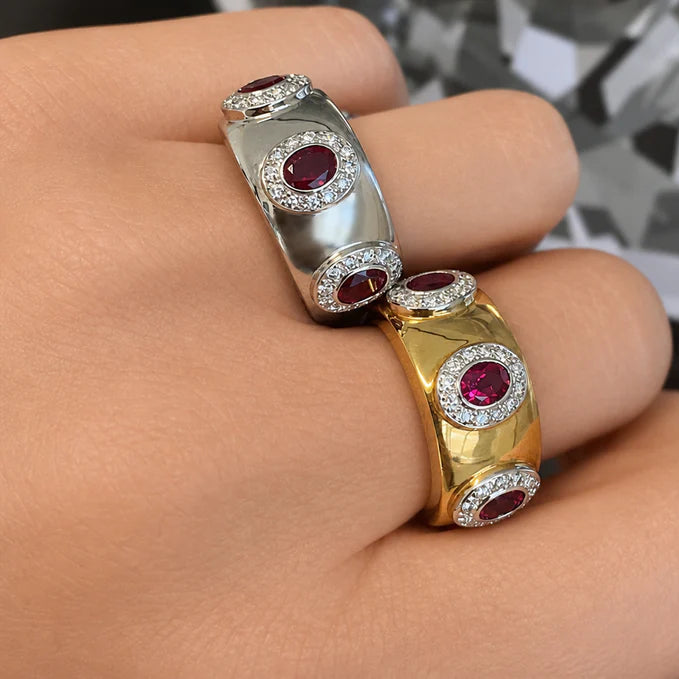 18k gold ring with three oval rubies (1.14 cts) and round diamonds (0.38 cts)