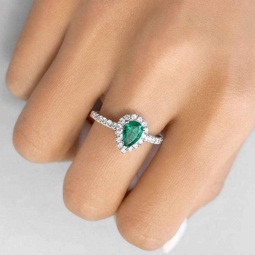 18k white gold ring with pear-shaped emerald and surrounding pavé diamonds