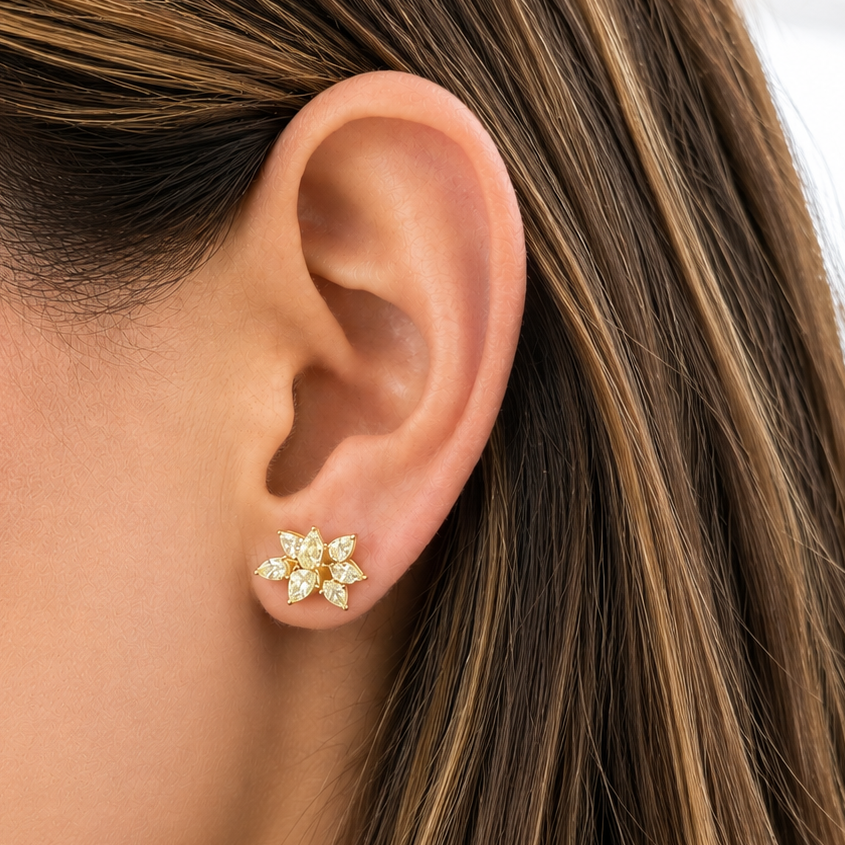 Detail of the floral petal arrangement of pear Fancy Yellow diamonds