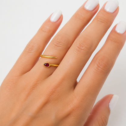 pear shape ruby ring in 14k yellow gold, detail view