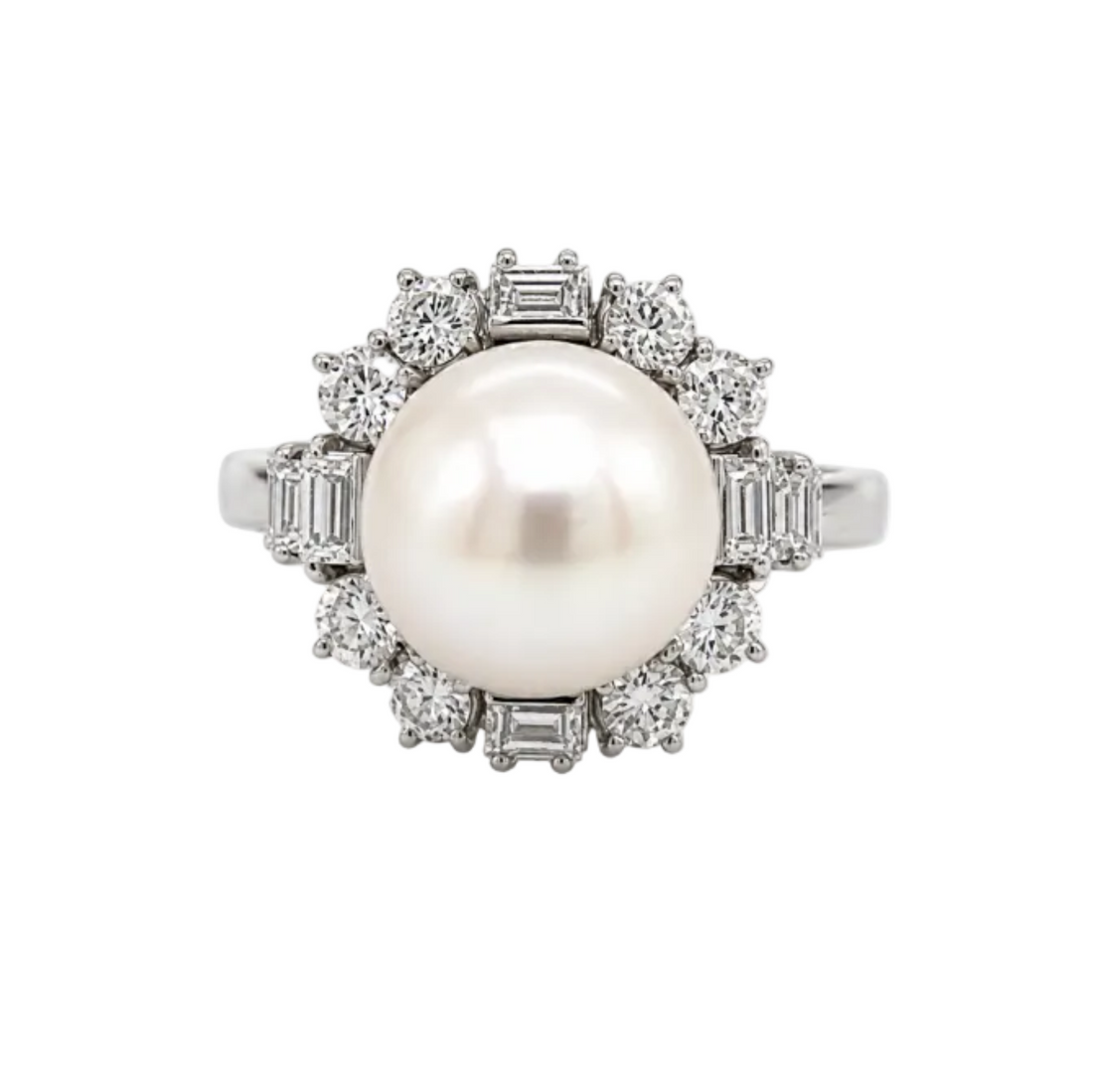 18k white gold ring with pearl and diamonds