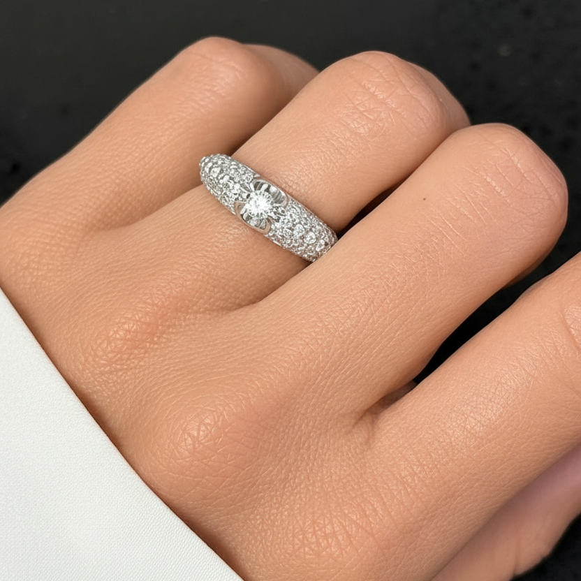 18k gold ring with a 0.80 ct round diamond