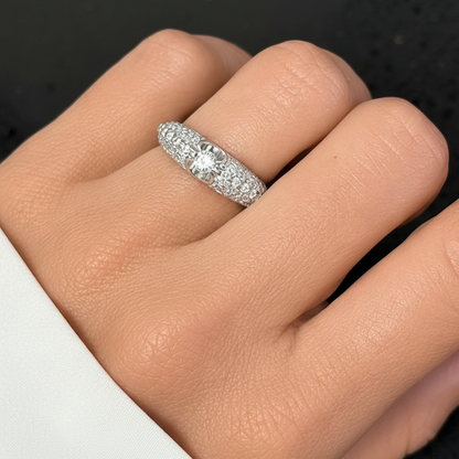 18k gold ring with a 0.80 ct round diamond