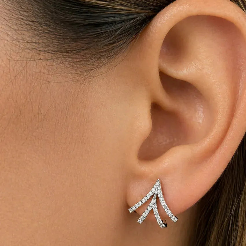 14k gold rounded claw earrings with 94 round brilliant-cut diamonds totaling 0.22 carats