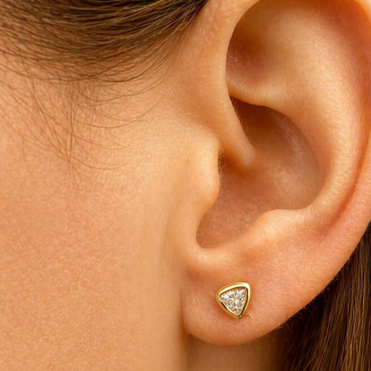 18k yellow gold stud earrings with trillion-cut diamond accents